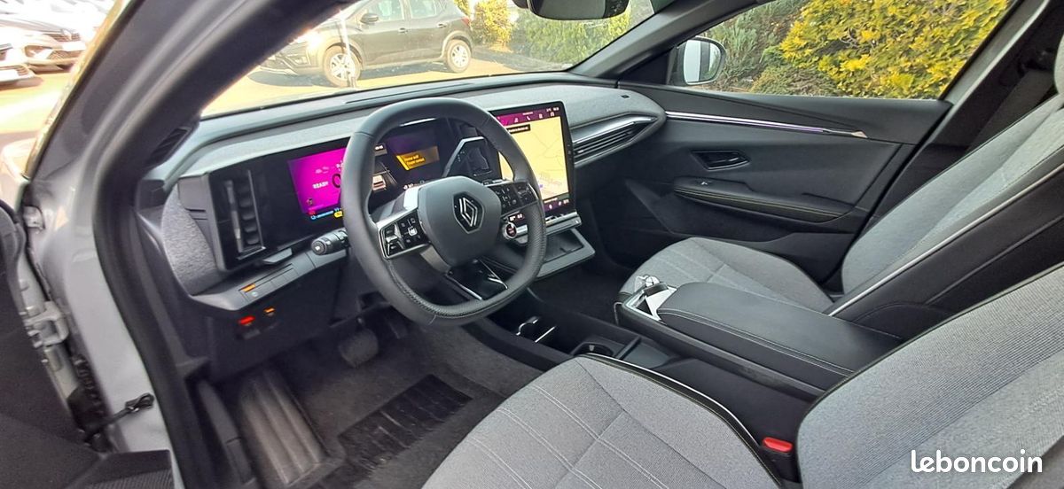 Renault Mégane E-TECH 220 AUTONOMIE CONFORT-24 TECHNO (image 13)