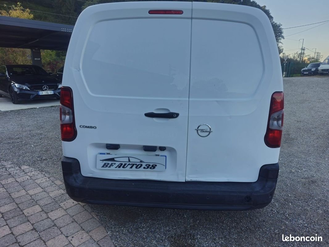 10000 HORS TAXE OPEL COMBO 1.5 HDI 100cv 3PLACES CLIM GPS CAMERA REPRIS POSSIBLE (image 4)