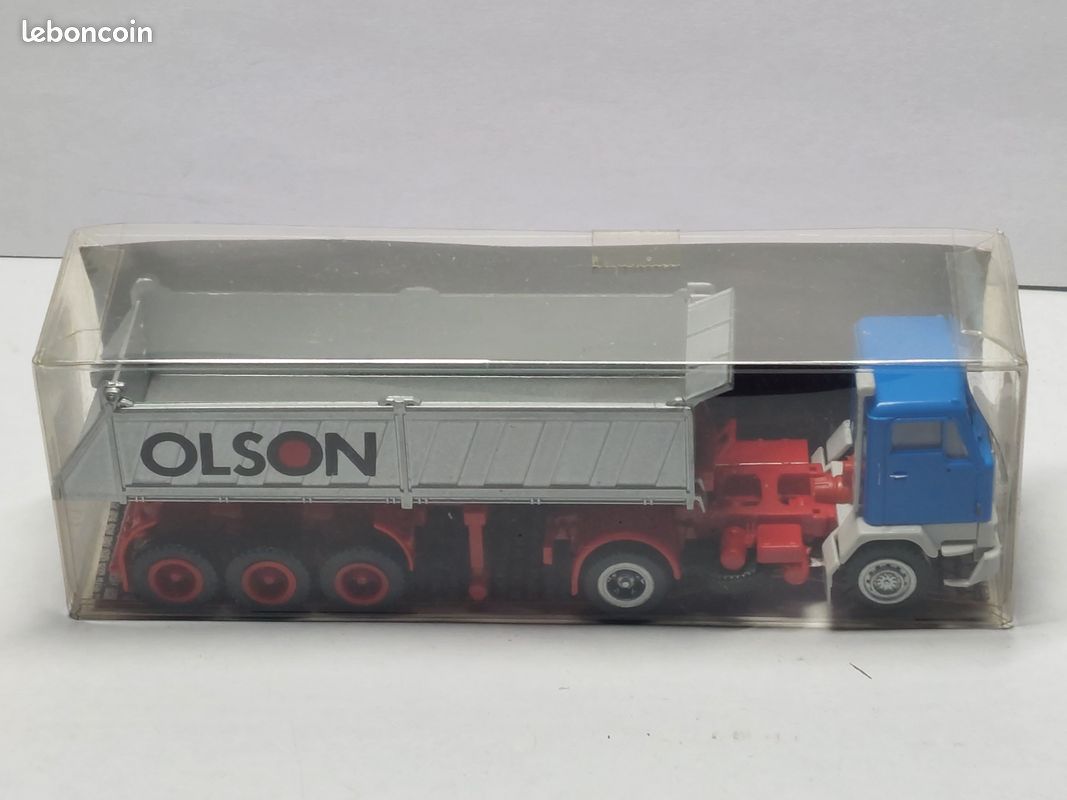 SAI 4977 - Camion Berliet GLB5 R benne à ordures, cabine bleu marine