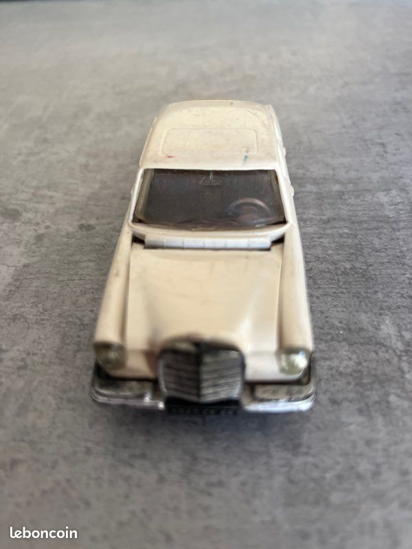 Norev 1:18 Mercedes-Benz 500 E (W124) Année de construction 1991-1993 argent fumé B66040724 modèle voiture B66040724