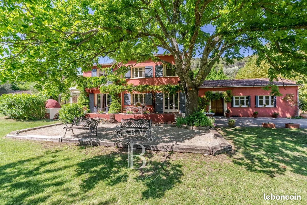 Maison 10 pièces 258 m² · à Salernes · 258 m² · 815 000 €