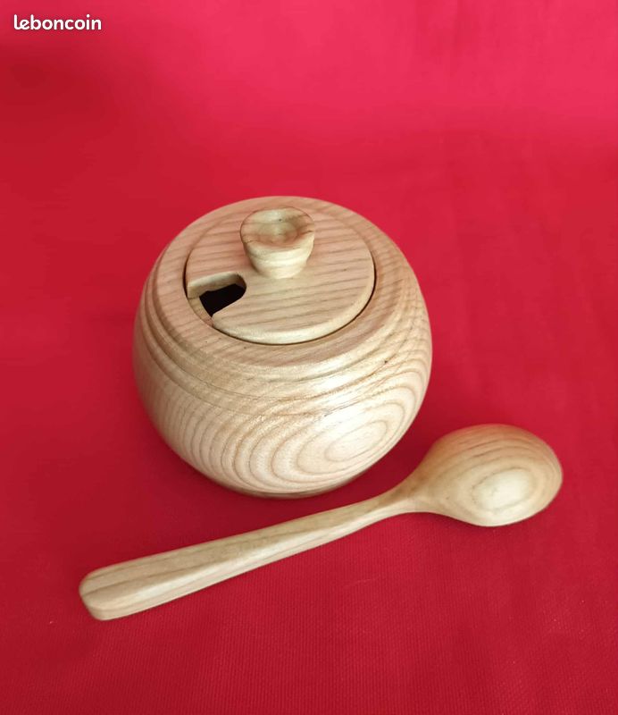 Petit pot en bois avec cuillère (image 2)