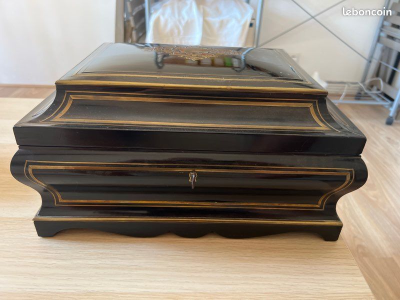 Coffret Napoléon III En Bois Noirci Et Laiton Gravé - Début XXe