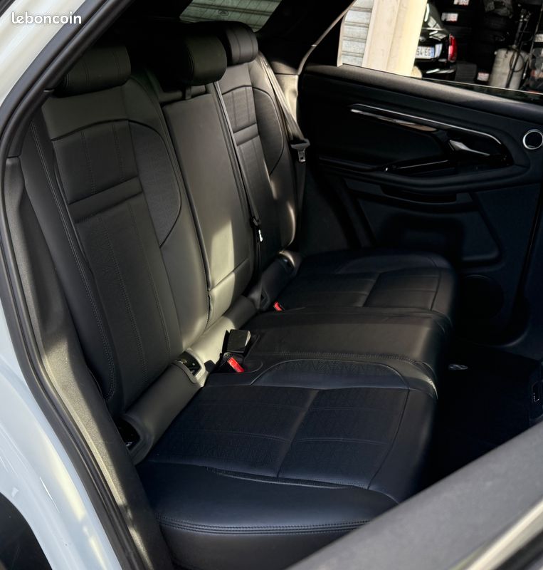 LAND ROVER RANGE ROVER EVOQUE II 1.5 P300E PHEV 4WD R-DYNAMIC HSE BVA8 + TOIT PANO + ATTELAGE + MERIDIAn (image 30)