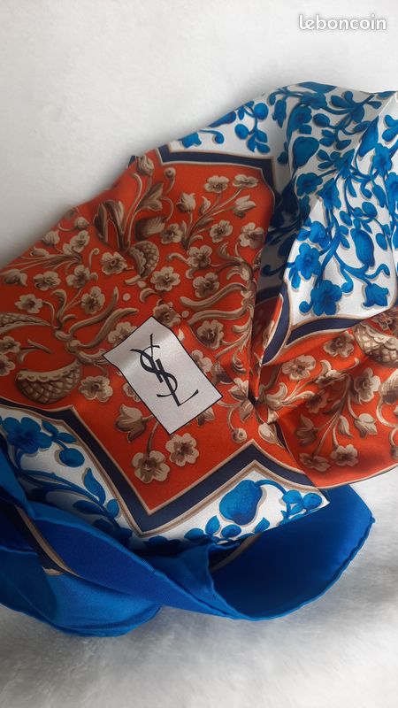 Foulard en soie Yves Saint Laurent Accessoires Bagagerie