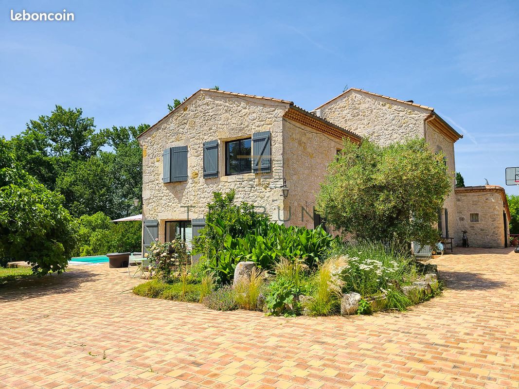 Maison 6 pièces 225 m² · à Roquefort · 225 m² · 549 000 €