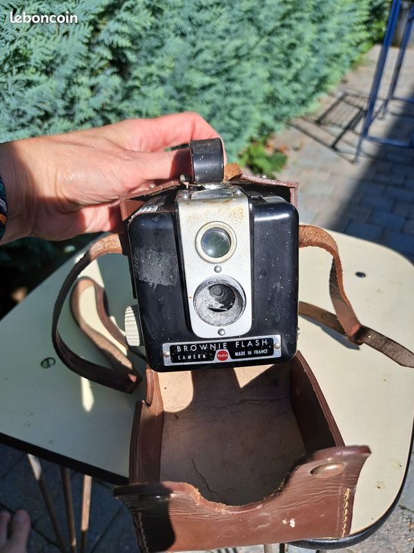 ANCIEN APPAREIL PHOTO Brownie Flash Caméra Made In France EUR 25,00