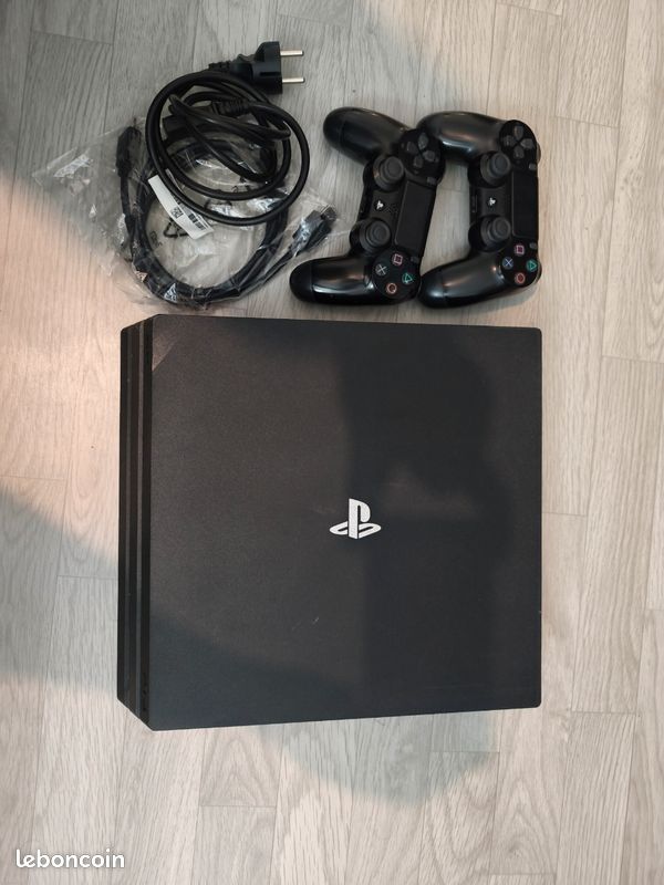 PlayStation 4 Pro 1 To, 2 manettes d'origine avec compte de 50 jeux (image 1)