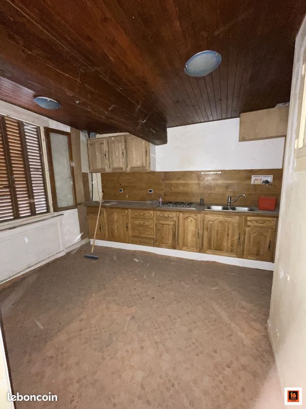 Maison 5 pièces 130 m² · à Thiers · 130 m² · 25 000 €