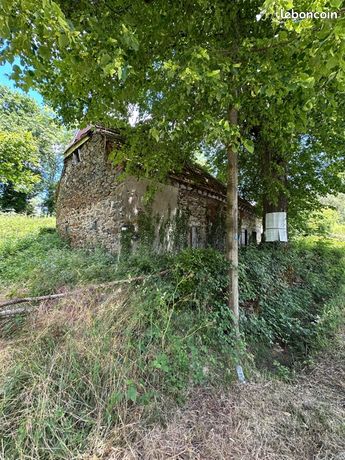 Terrain de plus de 1 000 m² avec grange à rénover – Auzers (15240) – Cantal