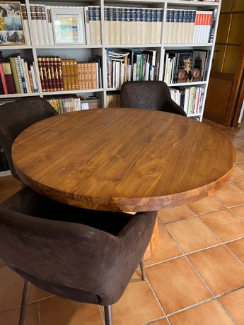 Location Table bois rustique ronde 6/8 personnes en Dordogne