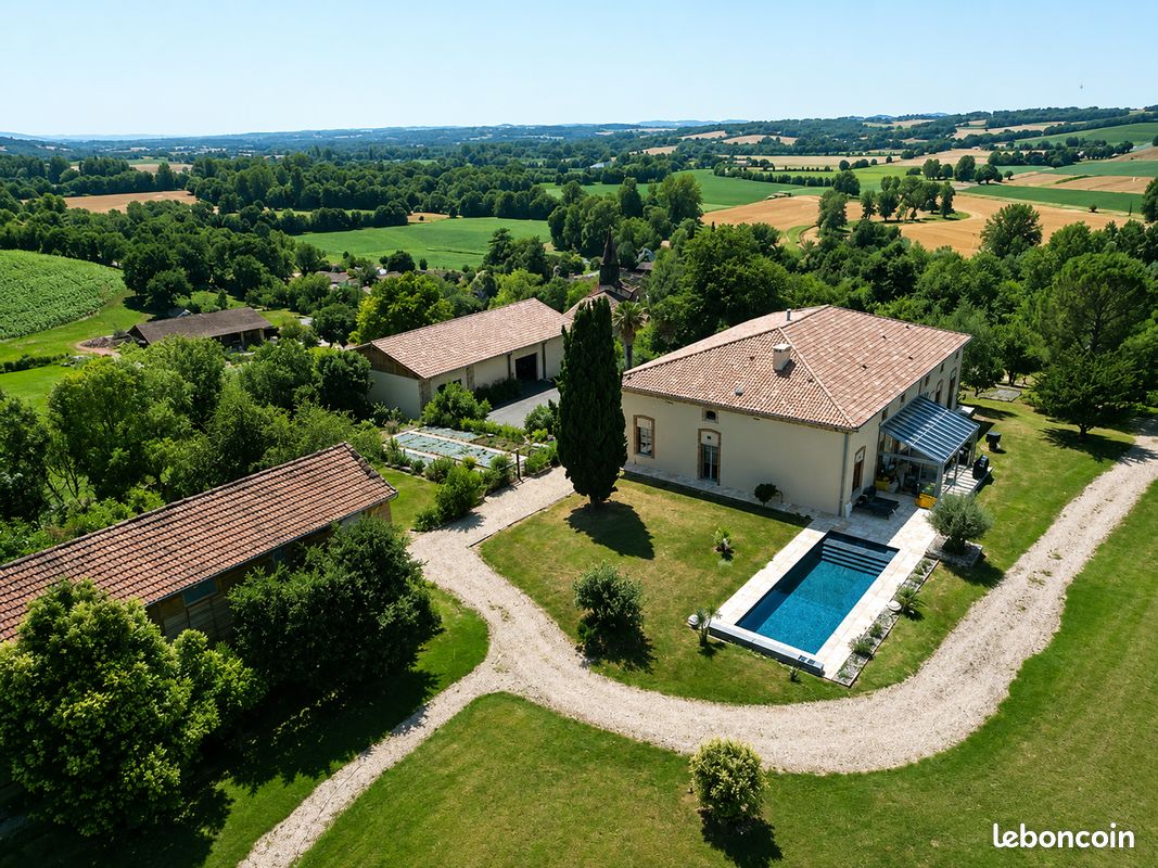 Maison 7 pièces 322 m² · à L'Isle-Jourdain · 322 m² · 1 345 000 €