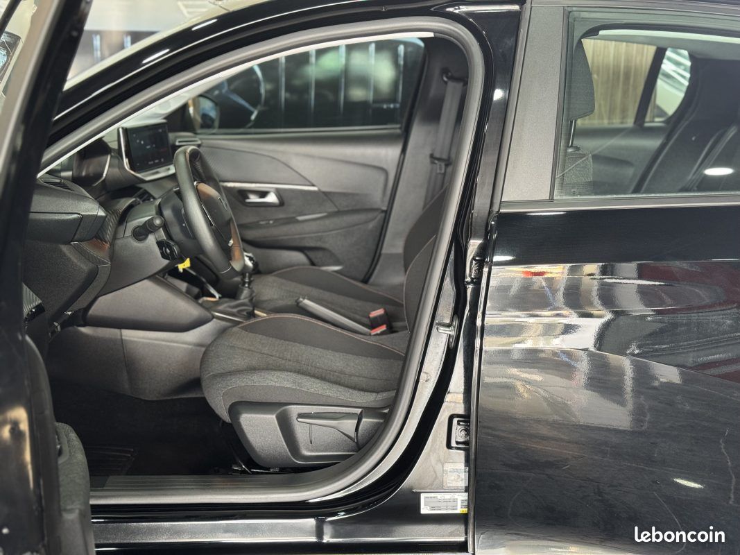 Peugeot 208 1.2 puretech 100 style 2025 ttc (image 11)