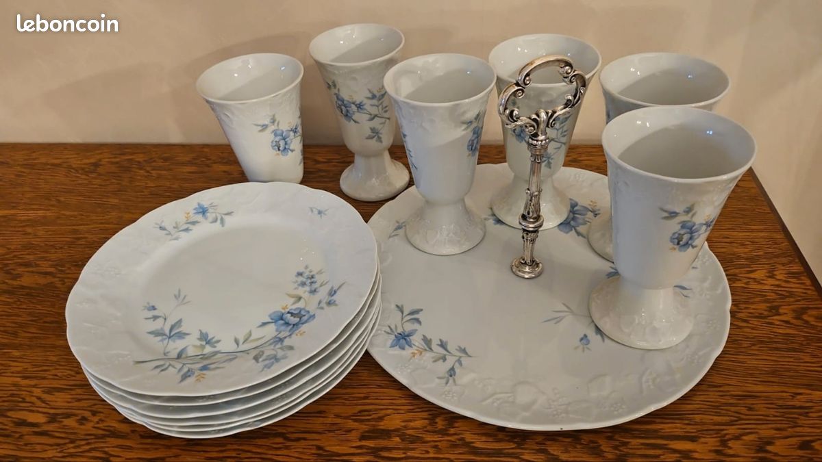 Plat à Fromage CNP – Porcelaine Blanche, Motif Lierre Sauvage, Occasion