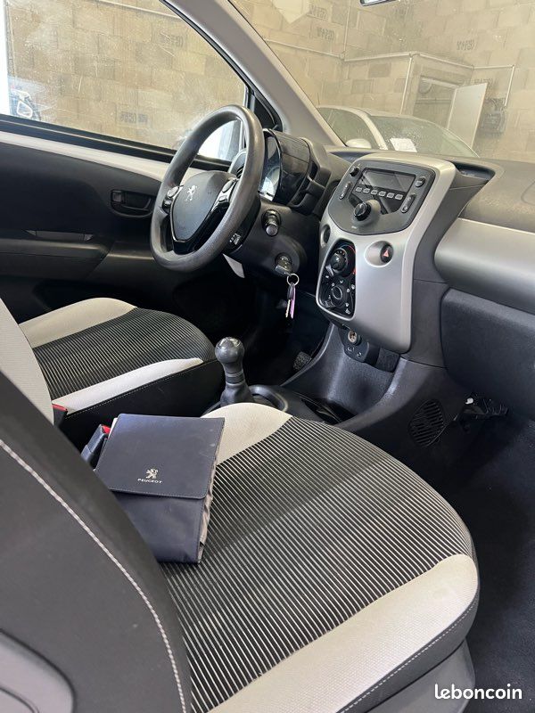 Peugeot 108 Vti 70 ch toit panoramique ouvrant/Bluetooth/feux led (moteur à chaîne) (image 5)