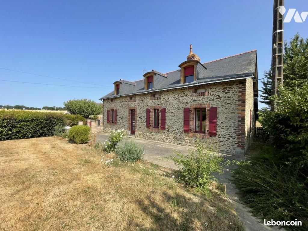 Maison 139 m² · à Cosmes · 139 m² · 930 €