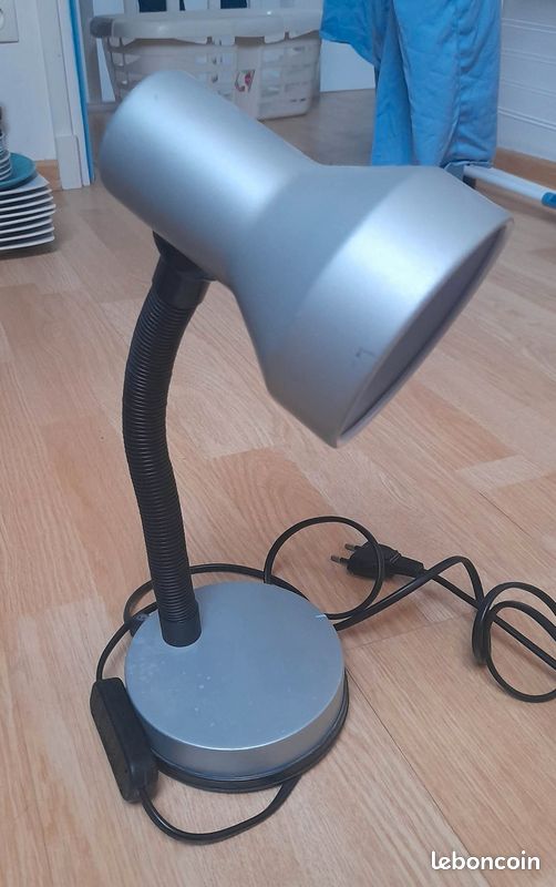 Lampe de bureau (image 1)