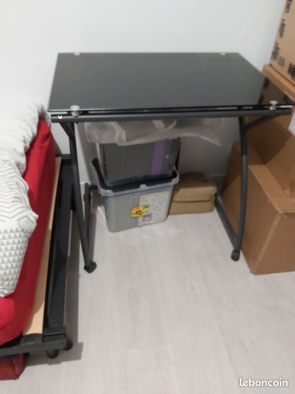 Bureau (image 1)