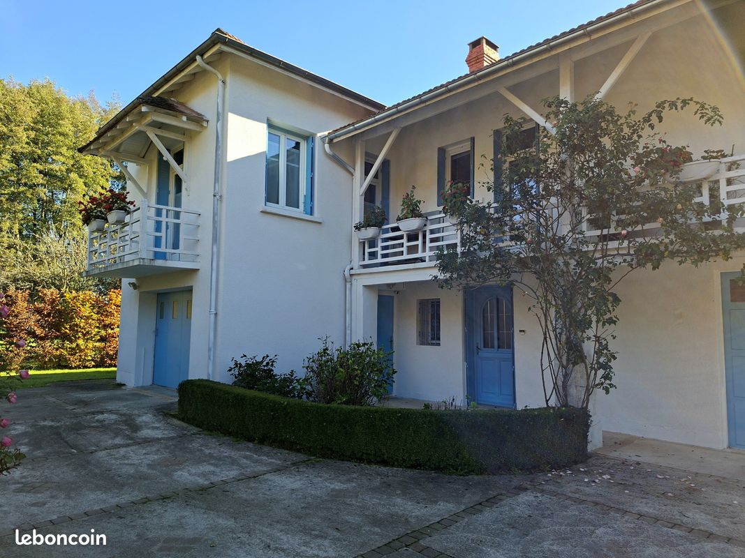 Maison 6 pièces 185 m² · à Saint-Astier · 185 m² · 250 000 €