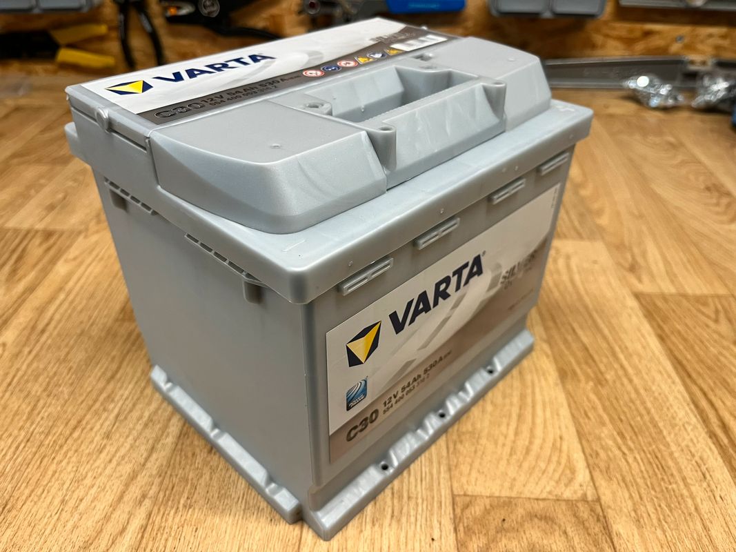 Batterie VARTA C30 12V 54 Ah 530A - Équipement auto