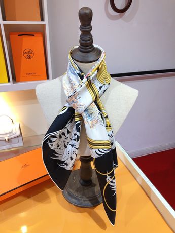 Echarpe et foulard Louis Vuitton d'occasion - Annonces accessoires et  bagagerie leboncoin