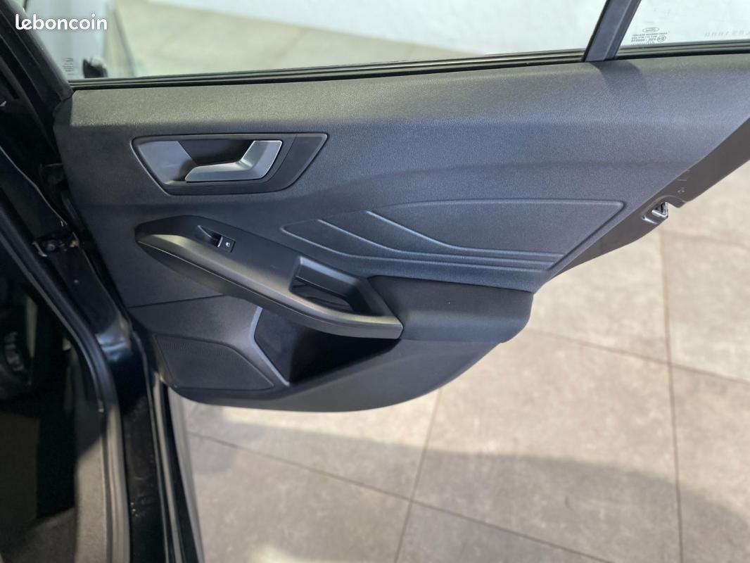 Ford Focus 1.0 EcoBoost 125 S&S ST Line (image 26)