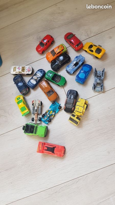 Garage et lot de 20 petites voitures (image 4)