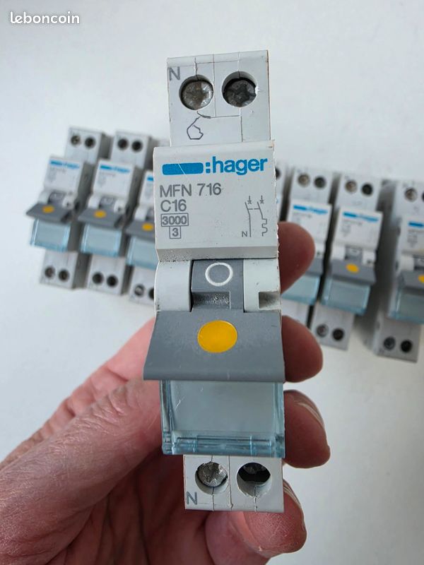 Disjoncteur Hager monophasé MFN 716 16A (image 1)