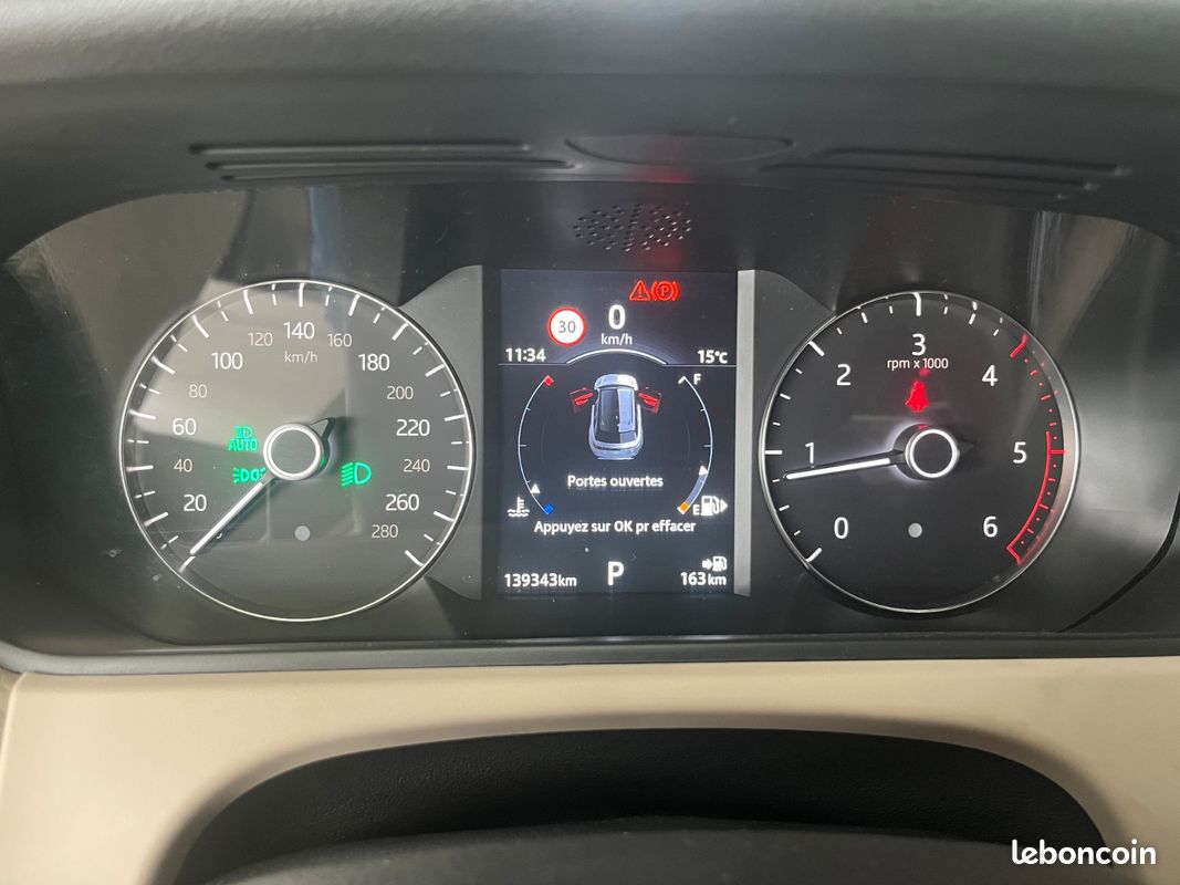 LAND ROVER RANGE ROVER VELAR 2.0L D240 BVA R-Dynamic (image 35)