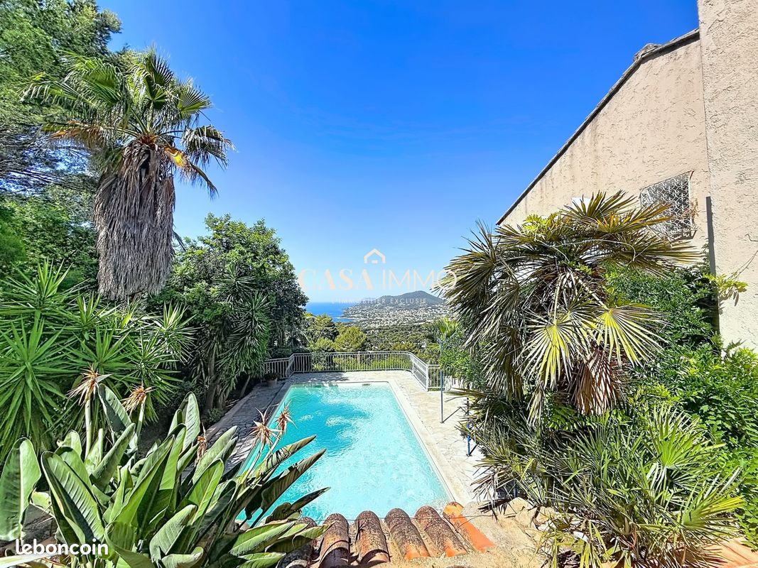 Maison 6 pièces 196 m² · à Carqueiranne · 196 m² · 1 280 000 €