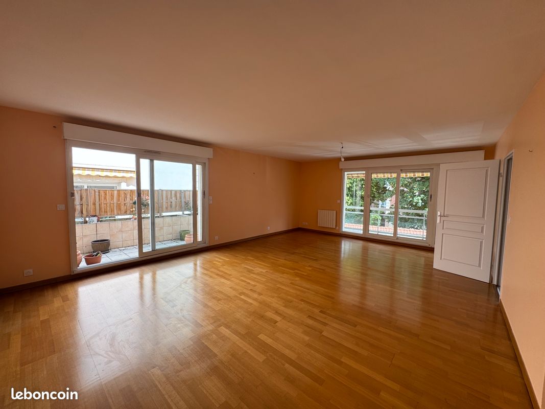 Appart F4 - 100 m² - 3 chambres - terrasse- balcon - cave - parking VERNON centre (image 1)