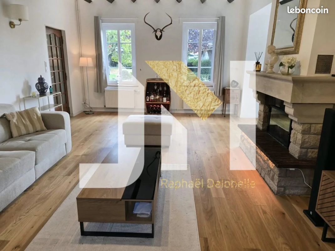 Maison 9 pièces 136 m² · à Sebourg · 136 m² · 349 000 €