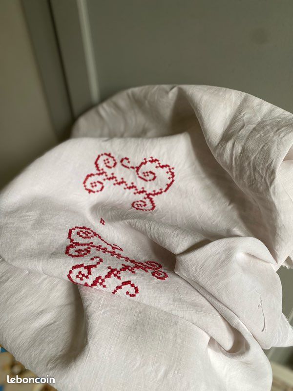 Drap ancien vintage avec monogramme