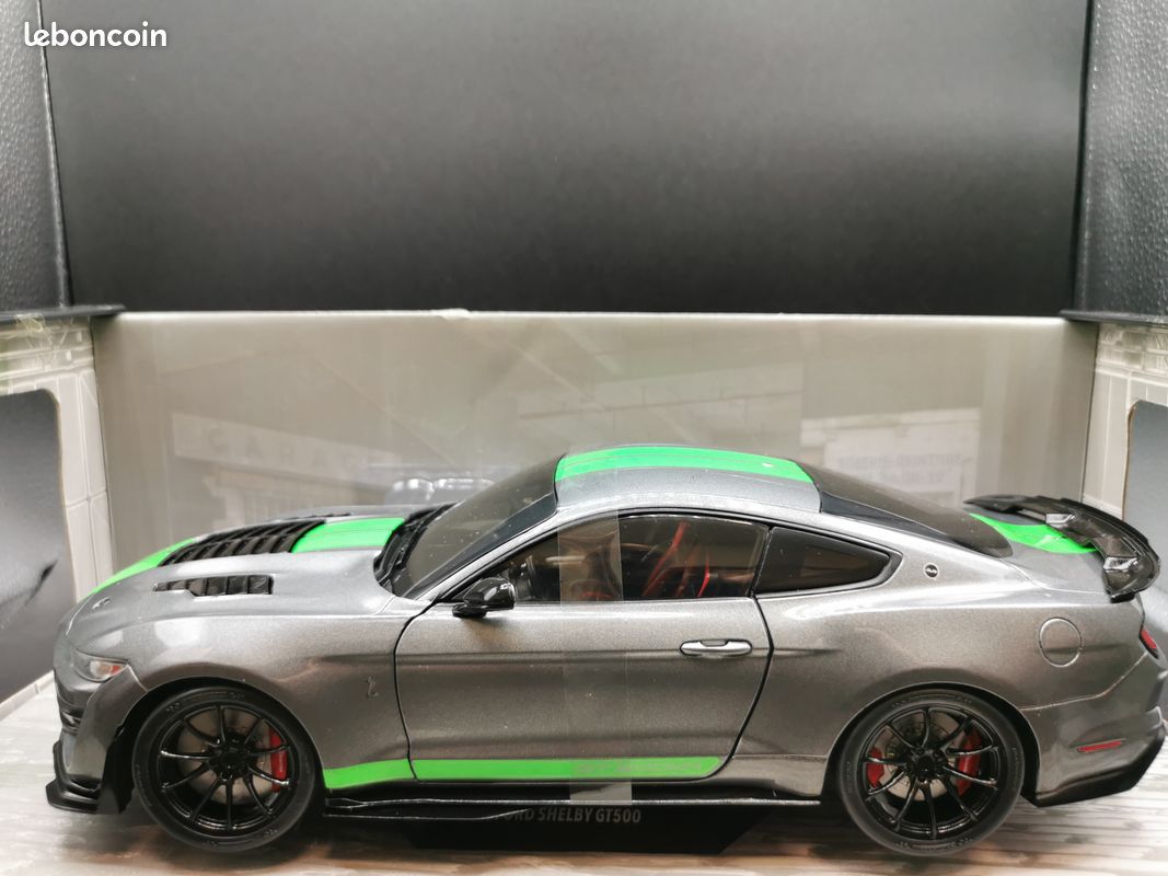 Voiture Miniature 1:18 Ford Shelby GT500 Gris-vert - Collection Solido