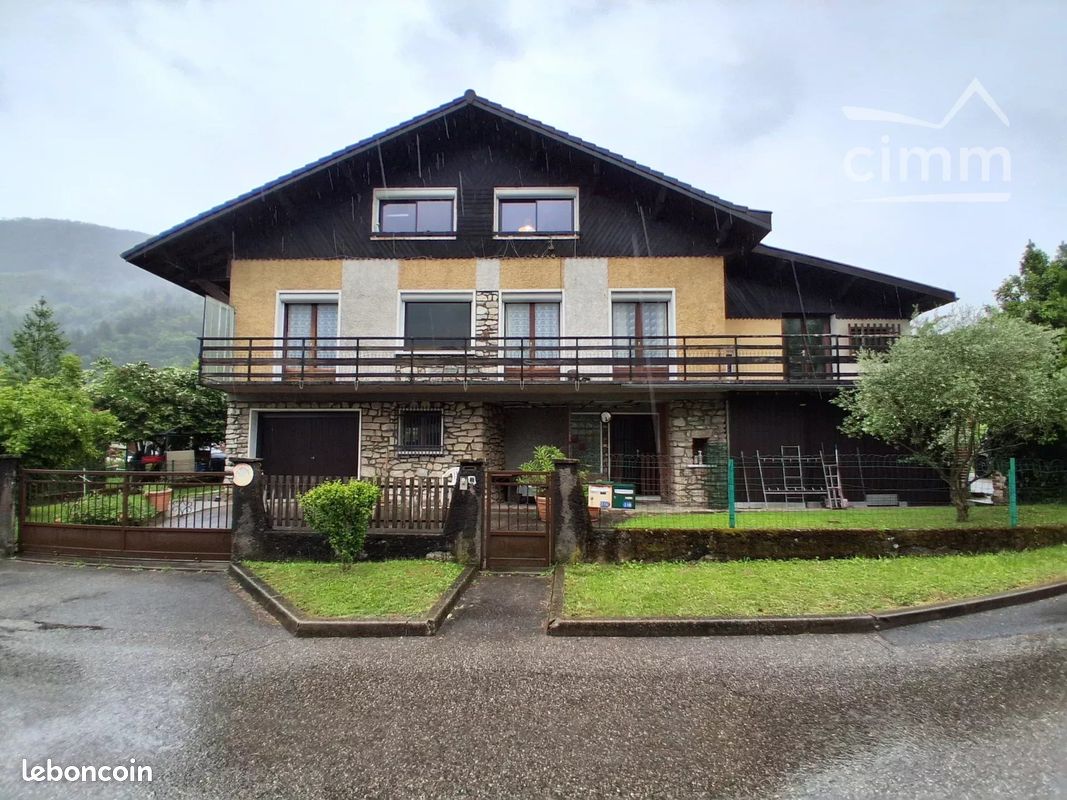 Immeuble 9 pièces 235 m² · à Crêts en Belledonne · 235 m² · 420 000 €