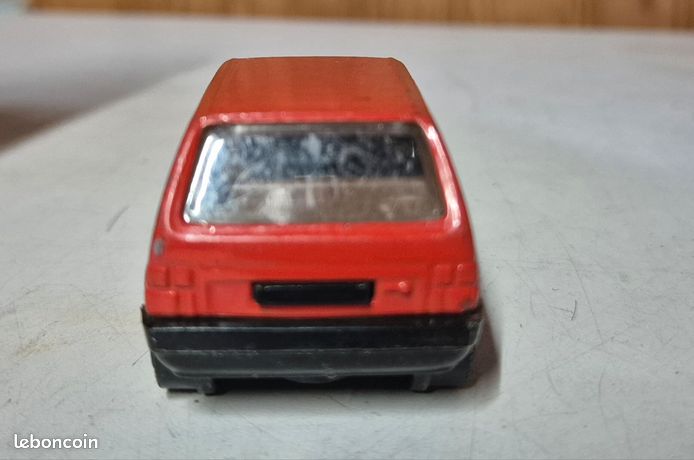 Maquette Fiat Uno Burago échelle 1/43 - Modèle 4119 Rouge - Boîte D'origine Incluse - Occasion Très Bon état