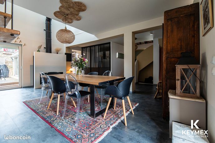 Maison 7 pièces 220 m²