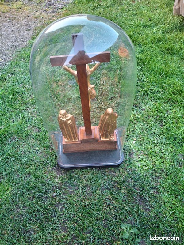 Christ sous cloche (image 3)