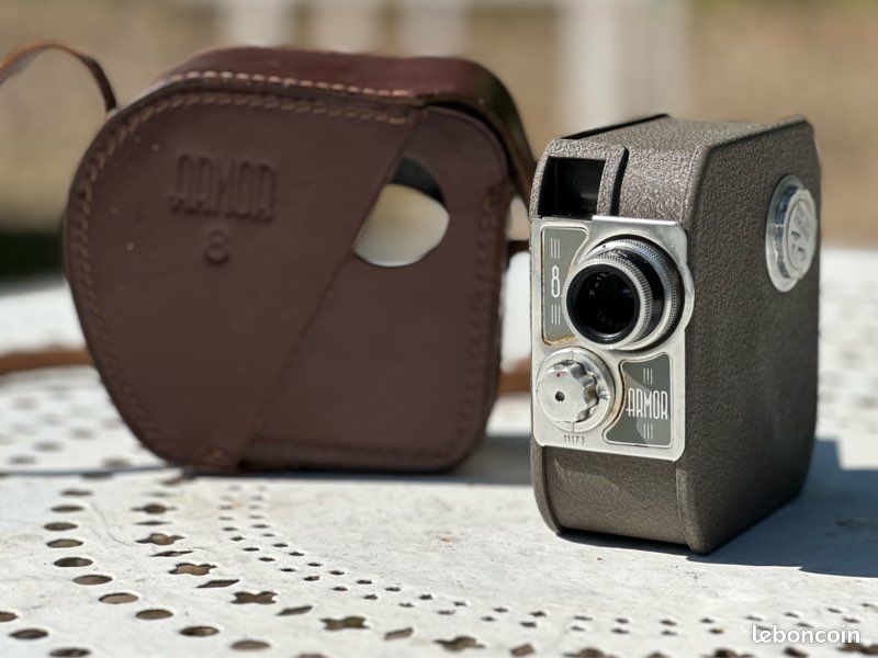 Caméra 8mm ARMOR III + Étui Cuir - État Collection / Fonctionne (image 1)