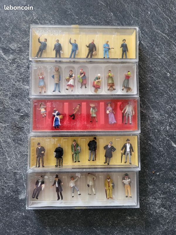 Modélisme HO : Figurines - Passagers assis pour voiture restaurant
