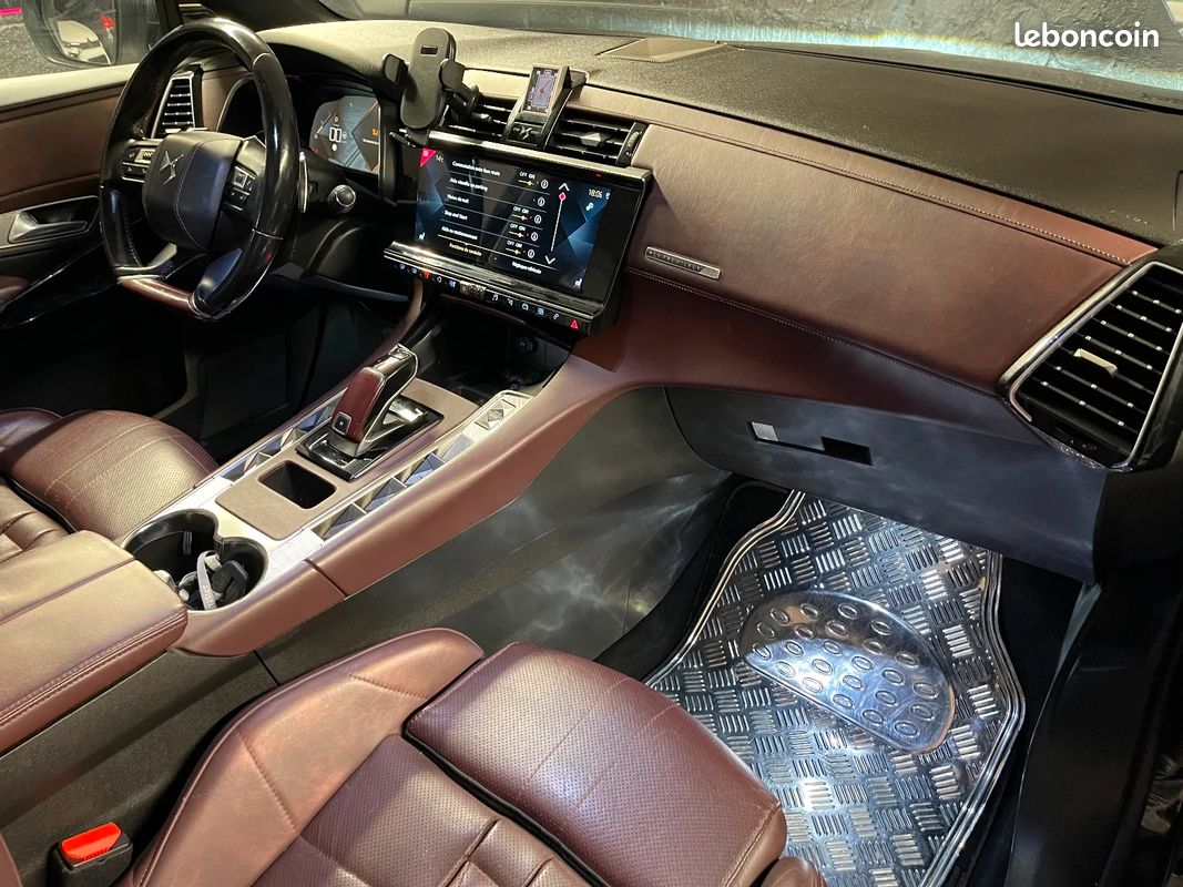 DS DS7 CROSSBACK BlueHDi 180 EAT8 Grand Chic / TOIT OUVRANT / CAMERA 360 / CAR PLAY / TRES BON ETAT 17380 (image 21)