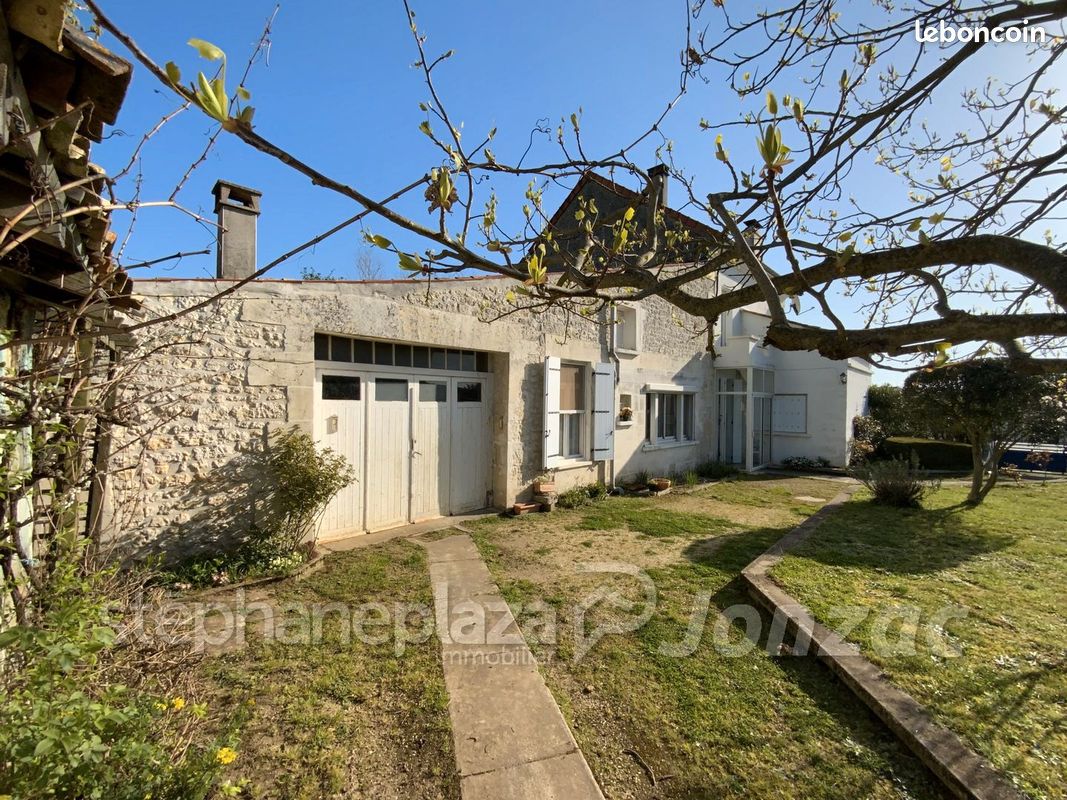 Maison 7 pièces 155 m² - Saint-Genis-de-Saintonge 17240 (image principale 0)