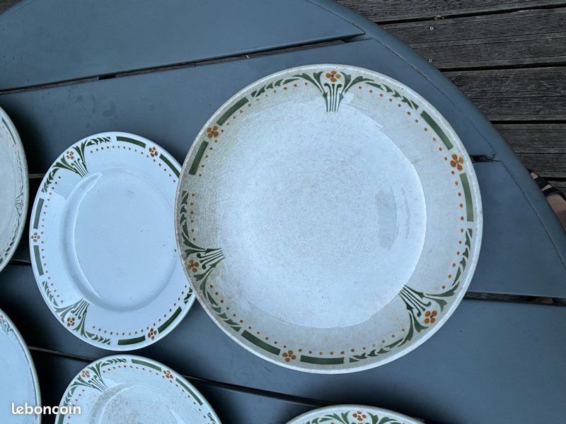 Service en faïence de KG Luneville de 18 assiettes et un plat (image 5)