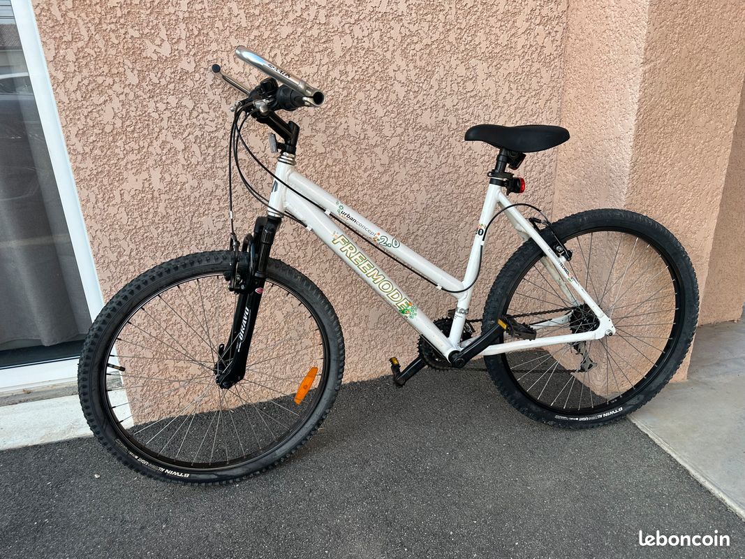 Vélo femme (réglage freinage à prévoir) (image 1)