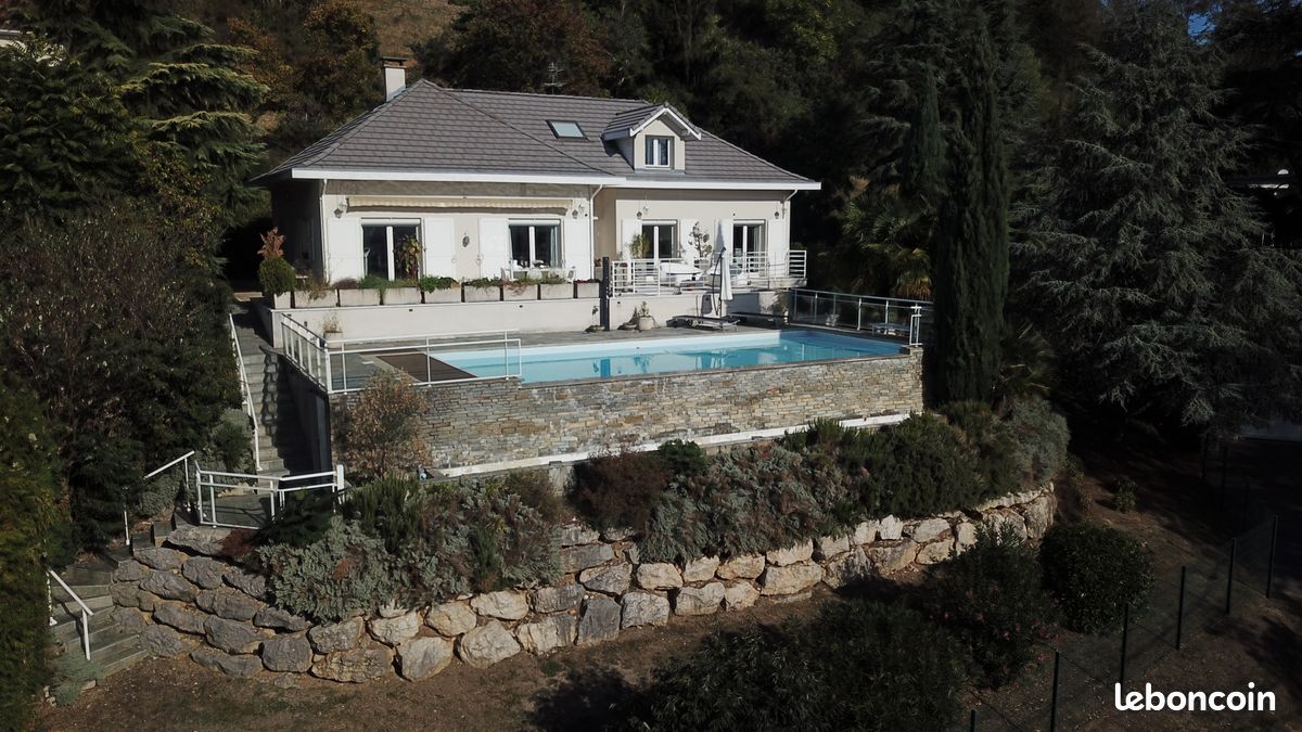 Maison 6 pièces 174 m² · à Tullins · 174 m² · 635 000 €