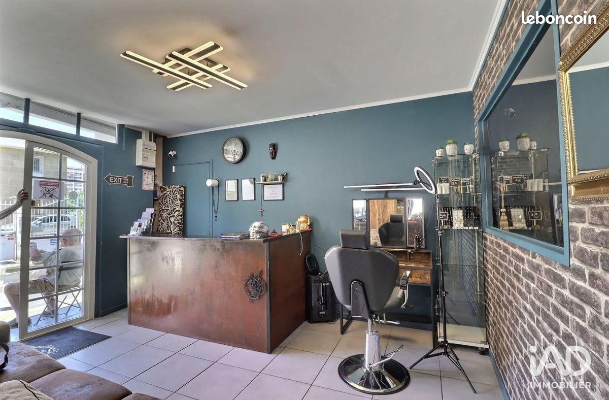 Local 54 m² AUBAGNE (image 1)