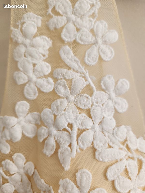 Robe de mariée col V en dentelle (image 5)
