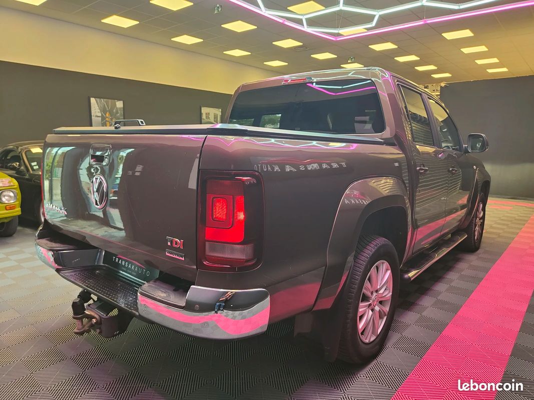 VOLKSWAGEN AMAROK HIGHLINE Double Cabine 2.0 BiTDi 180cv 4Motion - Historique d'entretien - Caméra - Attelage - Sièges chauffants en cuir - (image 8)