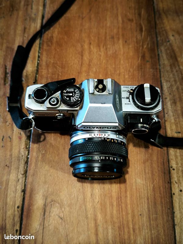 Appareil photo vintage Olympus OM10 avec objectif 50 mm f/1.8 et adaptateur manuel avec nouvelle peau en cuir - Canada Appareil photo vintage Olympus OM10 avec objectif 50 mm f/1.8 et adaptateur manuel avec nouvelle peau en cuir - Canada