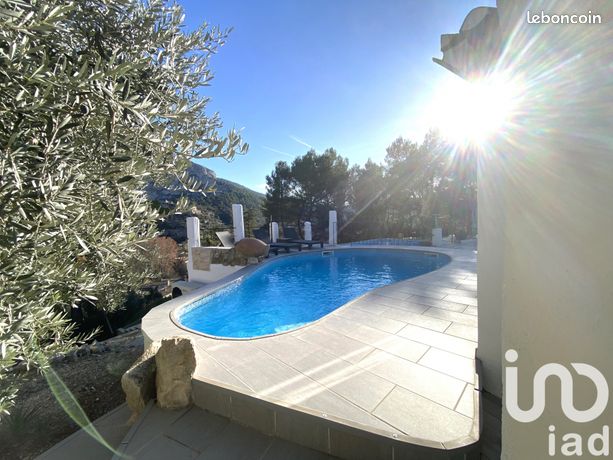 Maison 22 pièces 385 m²